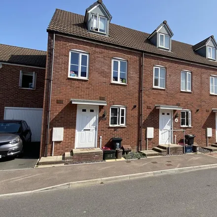 Rent this 3 bed townhouse on Lysaght Way in Newport, NP19 4AL