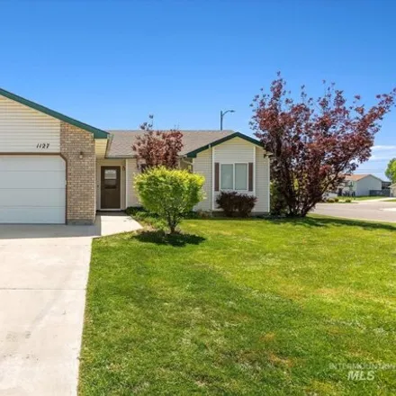 Buy this 3 bed house on 1127 West Hawaii Avenue in Nampa, ID 83686