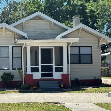 Buy this 8 bed house on 514 Avenue C Ne in Winter Haven, Florida