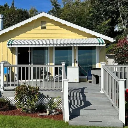 Buy this 3 bed house on 6659 Columbia Beach Dr in Clinton, Washington