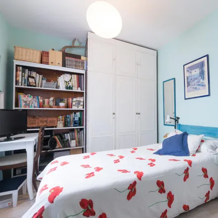 Rent this 4 bed room on Calle de Embajadores in 135, 28045 Madrid