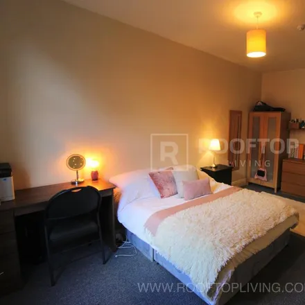 Image 1 - Ash Grove, Leeds, LS6 1HB, United Kingdom - House for rent