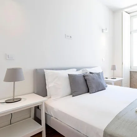 Rent this 2 bed apartment on Terminal das Camélias in Largo das Portas do Sol, 4000-529 Porto