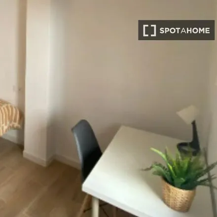 Rent this 3 bed room on Carrer de Jeroni Pou in 07006 Palma, Spain
