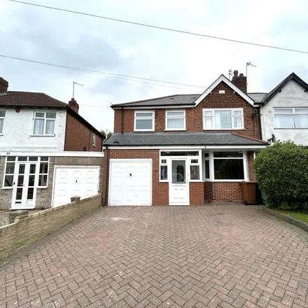 Rent this 4 bed duplex on Delves Crescent in Walsall, WS5 4LP