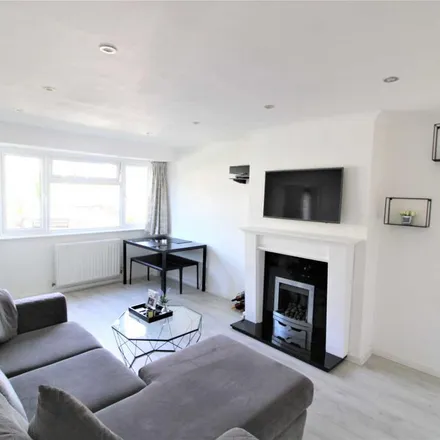 Rent this 2 bed apartment on Chauncy Avenue in Potters Bar, EN6 5LE