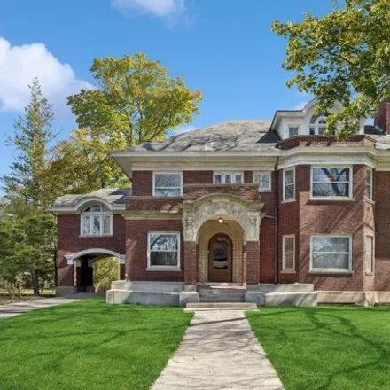 Buy this 7 bed house on 542 North Linden Avenue in Oak Park, IL 60302