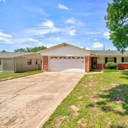 Buy this 3 bed house on 1239 Sunvalley Drive in Midwest City, OK 73110