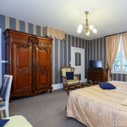 Rent this studio house on 78 Rue Du Chateau