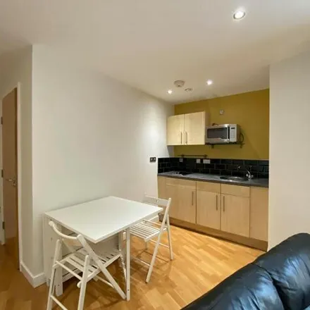 Image 3 - West One Space, Broomhall Street, Devonshire, Sheffield, S3 7SD, United Kingdom - Apartment for rent