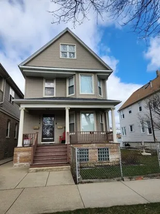 Rent this 3 bed apartment on 5714 West Dakin Street in Chicago, IL 60634