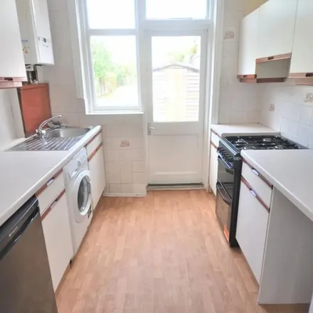 Rent this 3 bed apartment on Glenwood Gardens in London, IG2 6XU