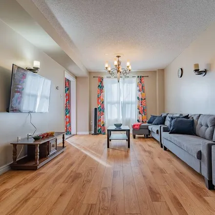 Image 2 - East End, Barrie, ON L4M 6S2, Canada - Townhouse for rent