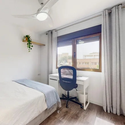 Rent this 5 bed room on Mesón Adrián in Carrer del Monestir de Poblet, 16015 Valencia