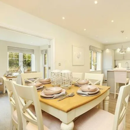 Image 1 - Chase Gardens, Binfield, RG42 4HY, United Kingdom - Townhouse for sale