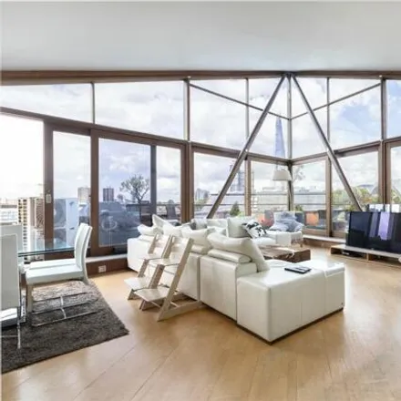 Image 1 - The Triangle, 21 Three Oak Lane, London, SE1 2XQ, United Kingdom - House for sale