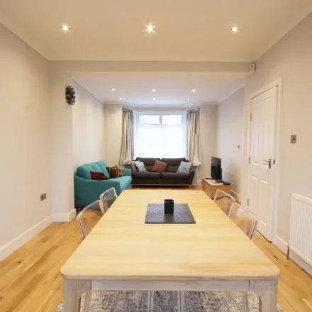 Image 2 - Southbourne Avenue, London, NW9 5BX, United Kingdom - Apartment for rent