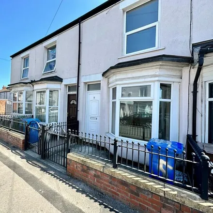 Rent this 2 bed townhouse on 21 Airlie Street in Hull, HU3 3JD