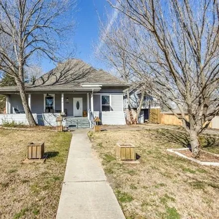 Buy this 6 bed house on 352 South Washington Street in Farmersville, TX 75442