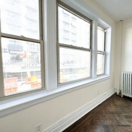 Image 7 - 580 Grand Street, New York, NY 11206, USA - House for rent
