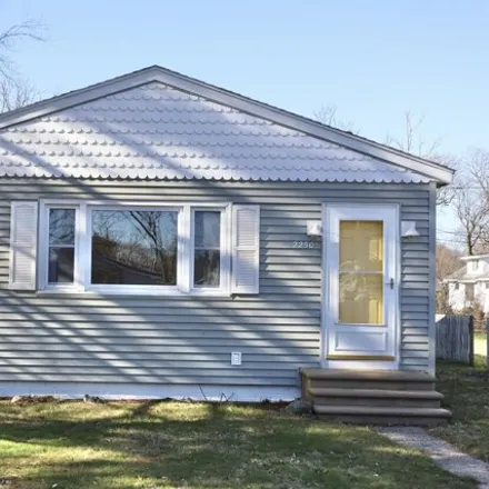 Buy this 2 bed house on 890 Shirley Boulevard in Muskegon Charter Township, MI 49442