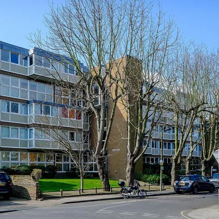 Rent this 3 bed apartment on Ridgway in Mount Ararat Road, London