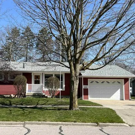Buy this 3 bed house on 1051 East Lincoln Street in Mount Pleasant, MI 48858