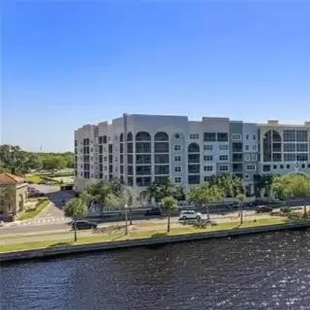Buy this 2 bed condo on 225 West Seminole Boulevard in Sanford, FL 32771