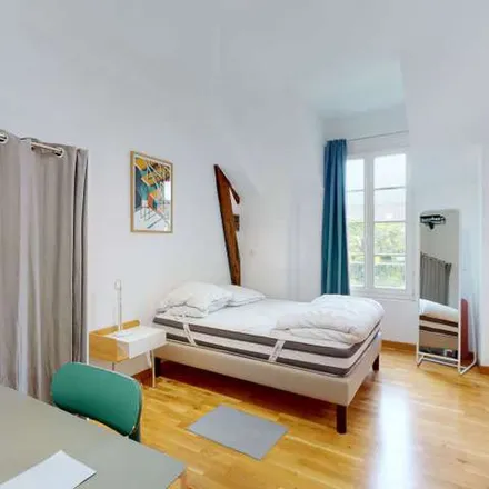 Image 9 - 29 Rue de l'Arbre Sec, 77300 Fontainebleau, France - Apartment for rent