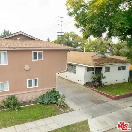 Buy this studio townhouse on 1216 East 56th Street in Long Beach, CA 90805