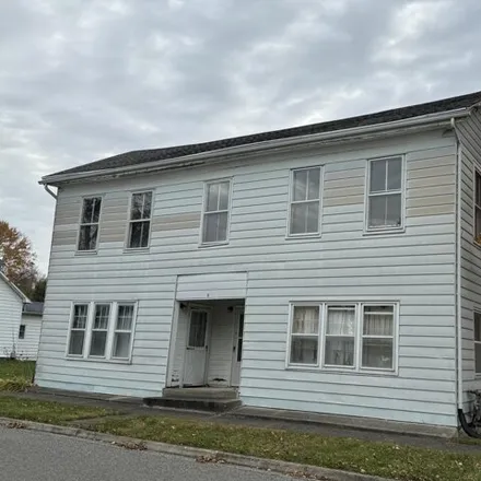 Buy this studio house on 268 North Main Street in Christiansburg, Champaign County