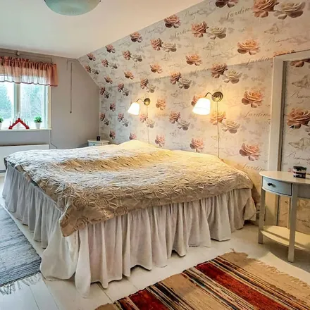 Rent this 5 bed house on 287 72 Strömsnäsbruk