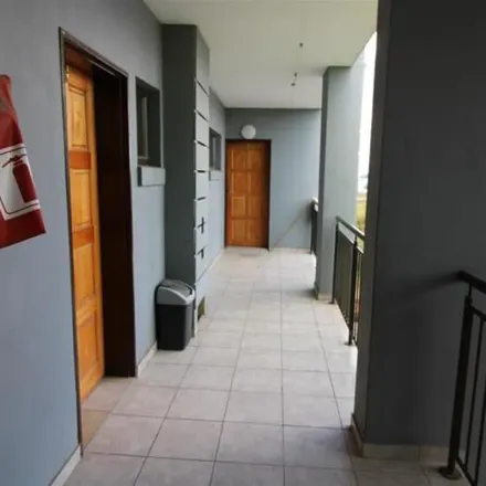 Image 2 - M1, Braamfontein, Johannesburg, 2001, South Africa - Apartment for rent