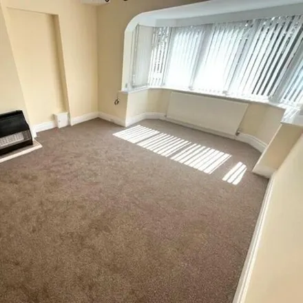 Rent this 2 bed room on Ridgeford Gardens in Preston, PR2 3JY