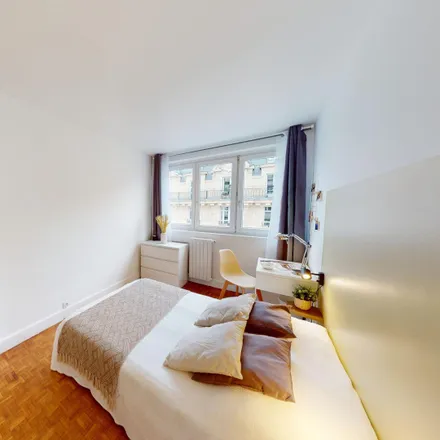 Rent this 4 bed room on 46 Rue Michel-Ange in 75016 Paris, France
