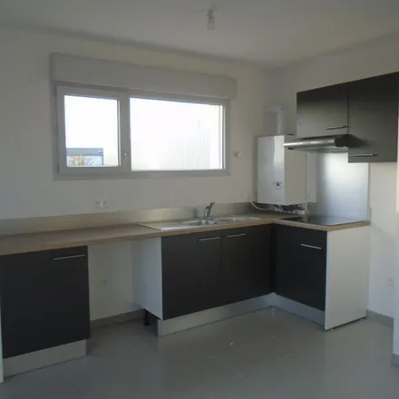 Rent this 3 bed apartment on 22 Boulevard de Beaurepaire in 59100 Roubaix, France