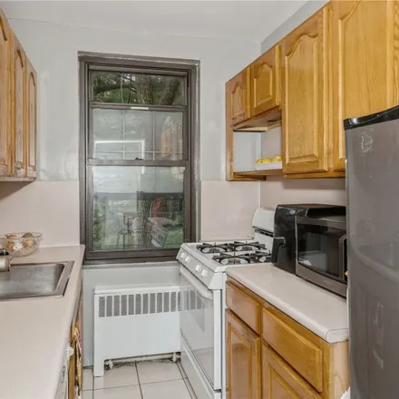 Image 6 - 72-57 Park Drive East, New York, NY 11367, USA - Condo for sale