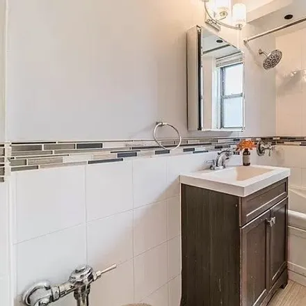 Image 4 - 106-02 69th Road, New York, NY 11375, USA - Apartment for sale