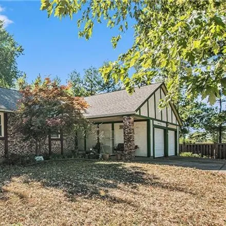Image 2 - 1904 Northwest Willowbrook Drive, Blue Springs, MO 64015, USA - House for sale