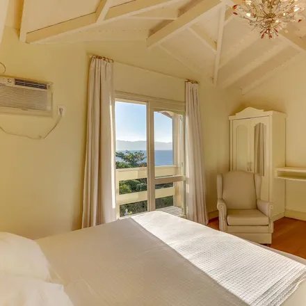 Rent this 5 bed house on Rodovia Francisco Arcanjo Grillo in Jurerê Internacional, Florianópolis - SC