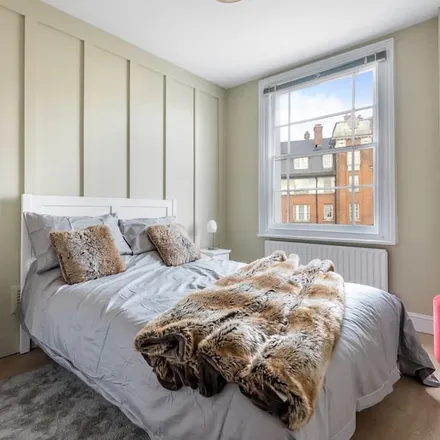 Rent this 2 bed apartment on London in SW1V 1SH, United Kingdom