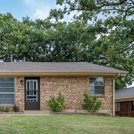 Buy this 3 bed house on 1820 South Travis Avenue in Denison, TX 75021