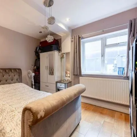 Image 5 - Grand Union Walk, London, HA0 1TX, United Kingdom - Apartment for sale