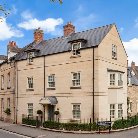 Rent this 4 bed apartment on The Punchbowl in 12 Oxford Street, Woodstock