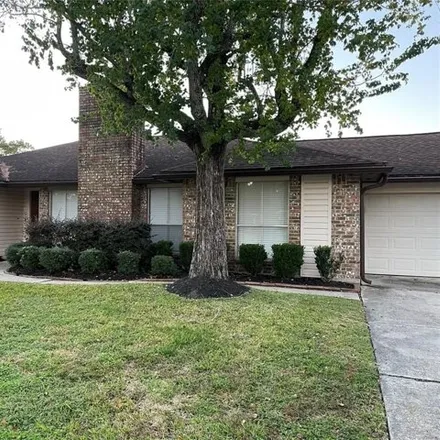Rent this 3 bed house on Friendswood High School in Mustang Drive, Friendswood
