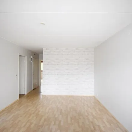 Rent this 3 bed apartment on Eerikinkallion leikkipaikka in Eerikinkallio, 02410 Kirkkonummi