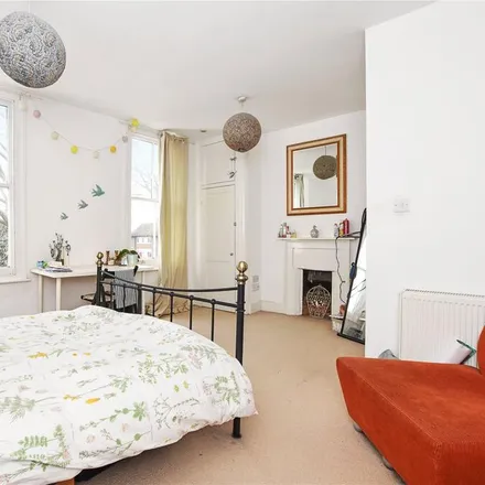 Image 5 - 32 Sidney Square, St. George in the East, London, E1 2EY, United Kingdom - Townhouse for rent
