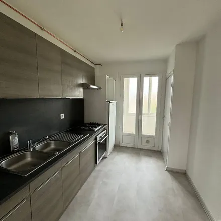 Image 3 - 14 Rue Carnot, 26500 Bourg-lès-Valence, France - Apartment for rent