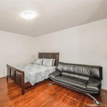 Image 7 - 72-57 Park Drive East, New York, NY 11367, USA - Condo for sale