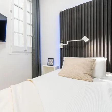 Rent this 4 bed room on Farmàcia Grau Gasulla in M. Isabel, Gran Via de les Corts Catalanes